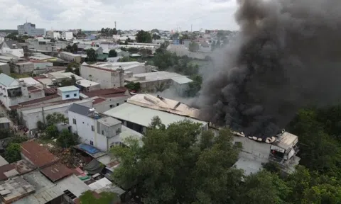 Đồng Nai: Cháy nhà xưởng trong khu dân cư huyện Trảng Bom