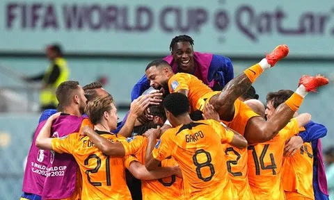Nhanh, gọn như "Cơn lốc", Hà Lan thắng tiến vào tứ kết World Cup