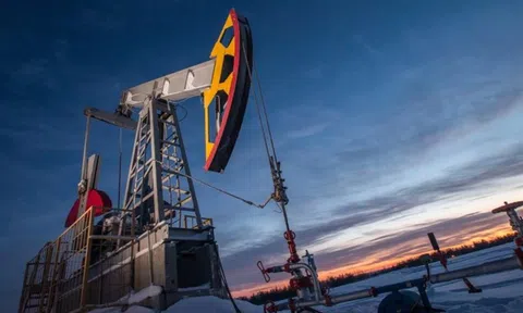Nga cấm xuất khẩu xăng, giá dầu thế giới thiết lập kỷ lục mới
